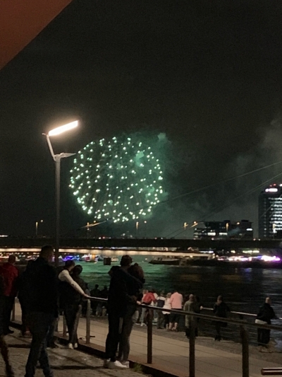 Kölner Lichter 2019 Feuerwerk Rheinufer Personalberatung Headhunting Headhunter Recruiting Direktansprache Coaching Consulting Karriere Karriereagentur Führung Führungskräfte Executive Search DISG Köln Rheinauhafen Düsseldorf Regina Volz